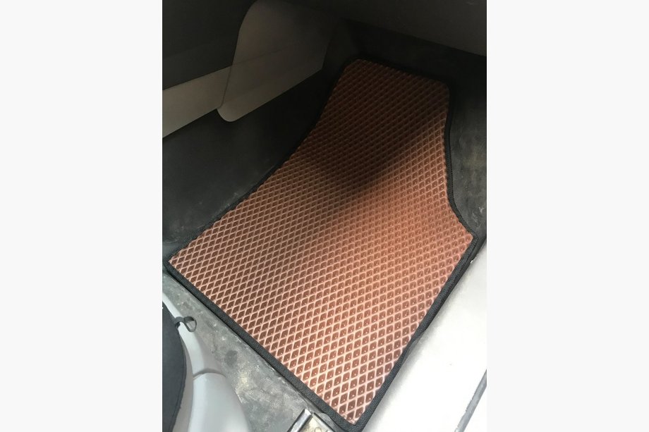 Volkswagen Caddy 2004–2010 EVA avtomobilske preproge (opečnati vzorec) 5 kos, spredaj in zadaj (standard, 1 drsna vrata) Fotografija 2