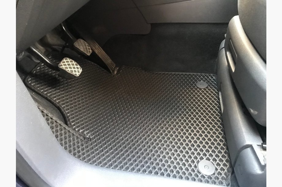 Volkswagen Touran 2010–2015 EVA avtomobilske preproge (črne) Image