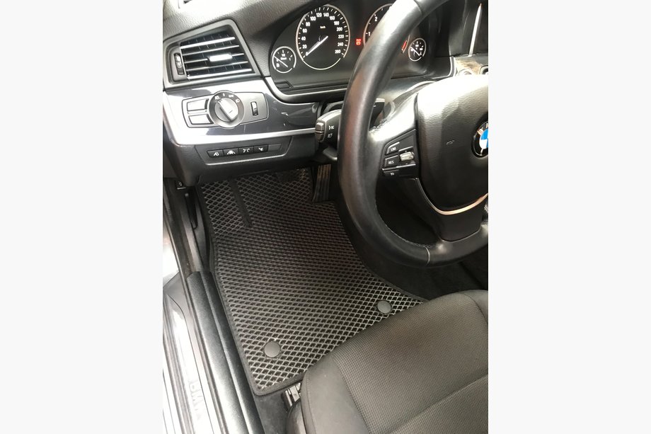 BMW serija 5 F10/F11 2010–2016 Avto preproge 2013-2016 (EVA, črne) Image