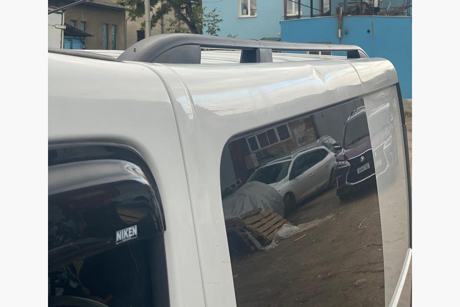 Opel Vivaro 2001–2015 Strešne sani Skyport (črne) Kratka medosna razdalja Fotografija 2