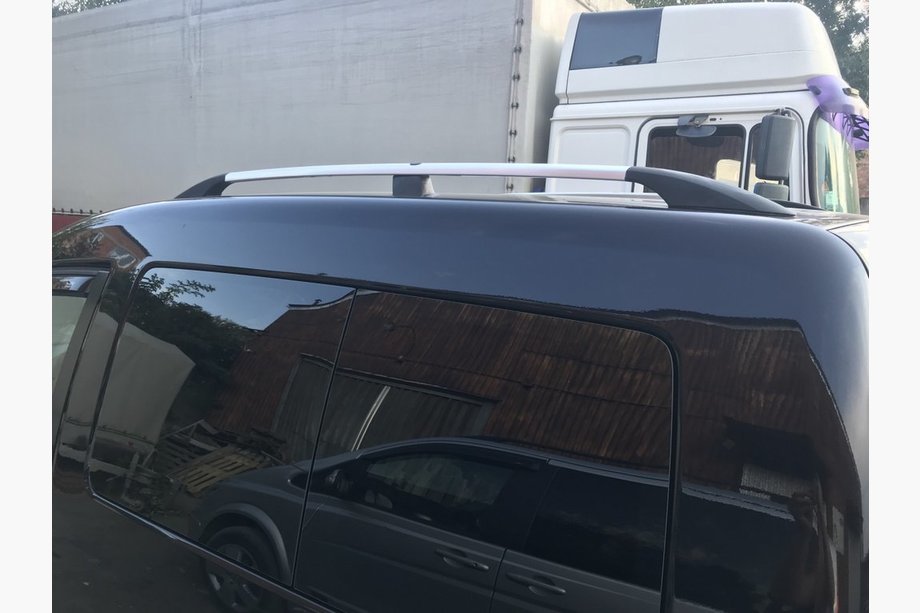 Volkswagen Caddy 2004–2010 Kromirane strešne sani Maxi, plastične nogice Image