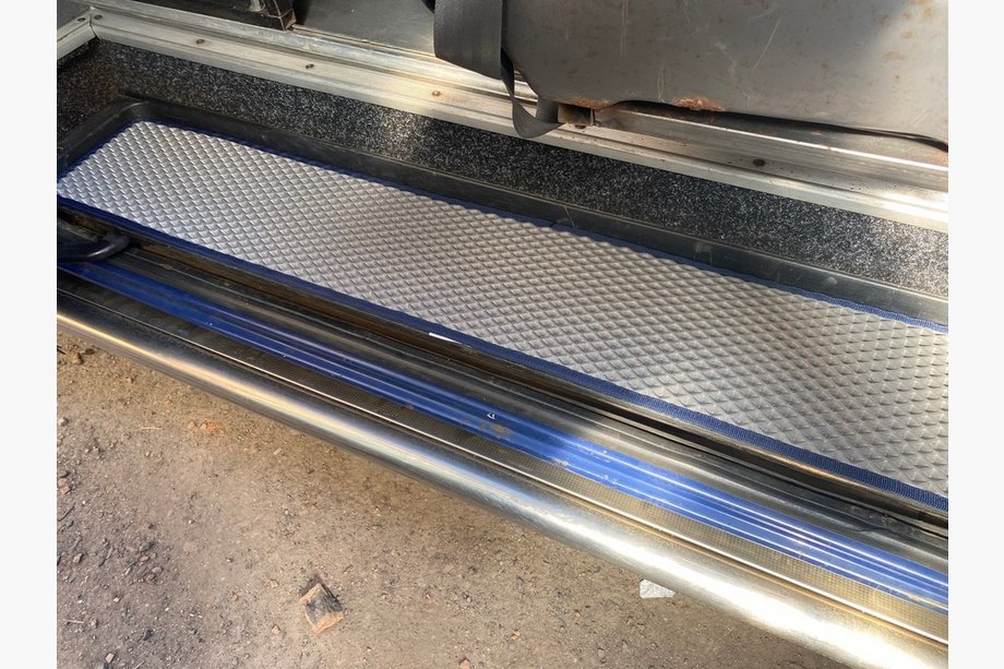 Volkswagen Crafter 2006–2016 Preproge za pragove (3 kosi, EVA, sive) Image