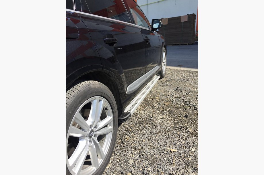 Audi Q7 2015–2026 Bočne stopnice Maya V2 (2 kosa, aluminij) Image