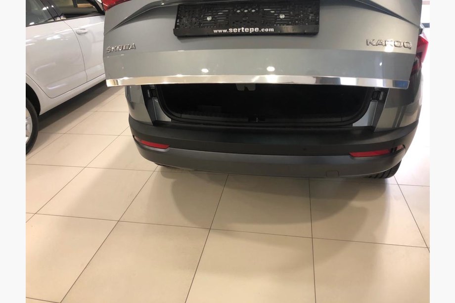 Skoda Karoq 2018– Nerjaveča zaščitna letvica roba prtljažnika Image