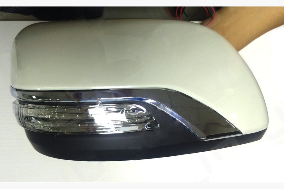 Toyota Land Cruiser 200 2007–2021 Pokrovi ogledal (brez smernika, stil 2016) Desna, črna Fotografija 4