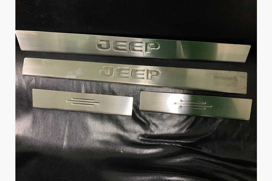 Jeep Grand Cherokee WK2 2010–2021 Vstopne letve pragov Carmos (4 kosi, nerjaveče jeklo) Image