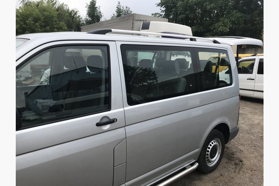 Volkswagen T5 Caravelle 2004–2010 Kromirane strešne sani Dolga medosna razdalja, kovinske noge Image
