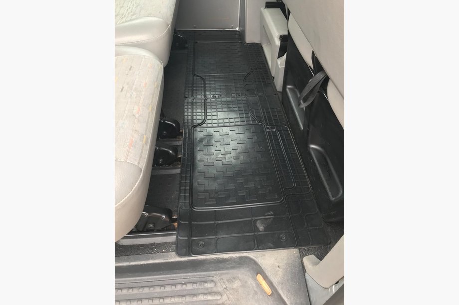 Volkswagen T5 Transporter 2003–2010 Zadnji talni tepihi (2 kos, Polytep) Image