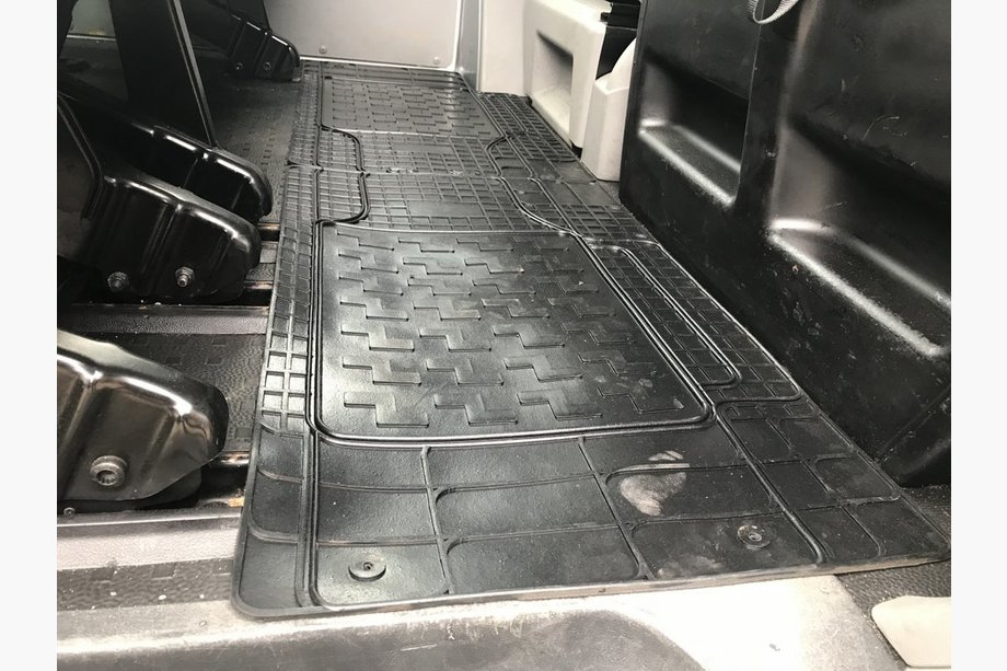 Volkswagen T5 Multivan 2003–2010 Zadnji talni tepihi (2 kos, Polytep) Image