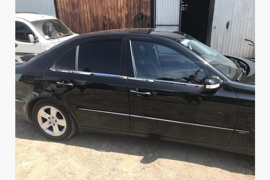 Mercedes E-class W211 2002–2009 Zunanje okrasne letve okoli stekel (inox) SD, Carmos - turško jeklo (4 kosi) Fotografija 5