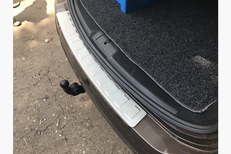 Ford Galaxy 2007–2015 Zaščitna letev zadnjega odbijača Carmos (nerjavno jeklo) Image
