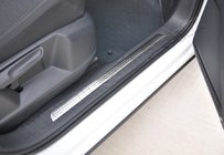 Volkswagen Tiguan 2016–2023 Kromirane zaščitne letvice notranjih pragov OmsaLine (nerjavno jeklo) fotografija 1