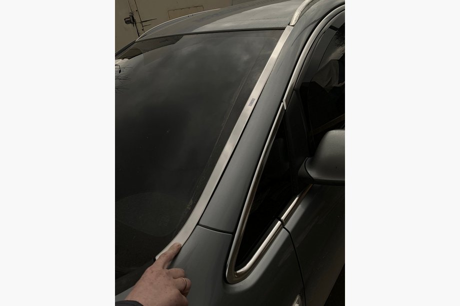 Opel Astra J 2009–2015 Obroba vetrobranskega stekla (nerjaveče jeklo) Fotografija 1