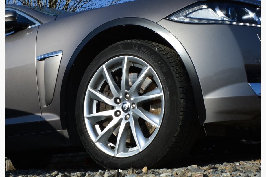 Jaguar XF 2009–2016 Nerjaveče obrobe blatnikov (4 kosi) Image