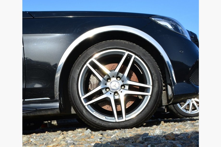 Mercedes E-class W212 2009–2016 Nerjaveče obrobe blatnikov (4 kosi) Image