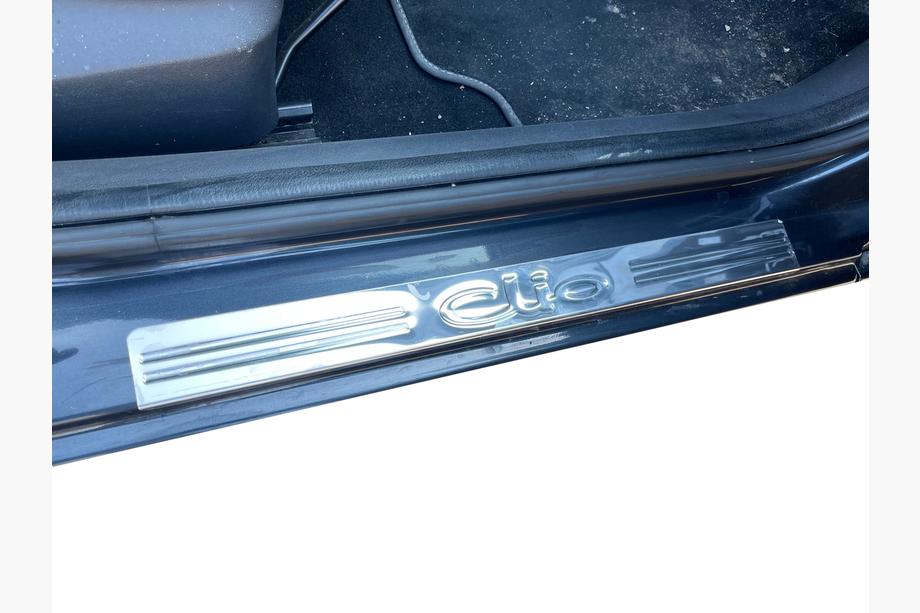 Renault Clio III 2005–2012 Kromirane obloge pragov OmsaLine (4 kosi, nerjaveče jeklo) Image