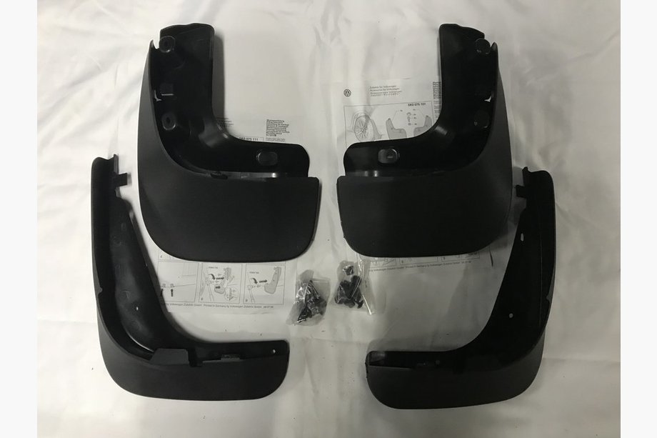 Volkswagen Golf 6 2008–2014 Originalne blatne zavesice (4 kosi) Image
