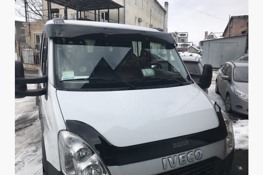Iveco Daily 2006–2014 Vizir za vetrobransko steklo V1 (črna sijaj, 5 mm) Image