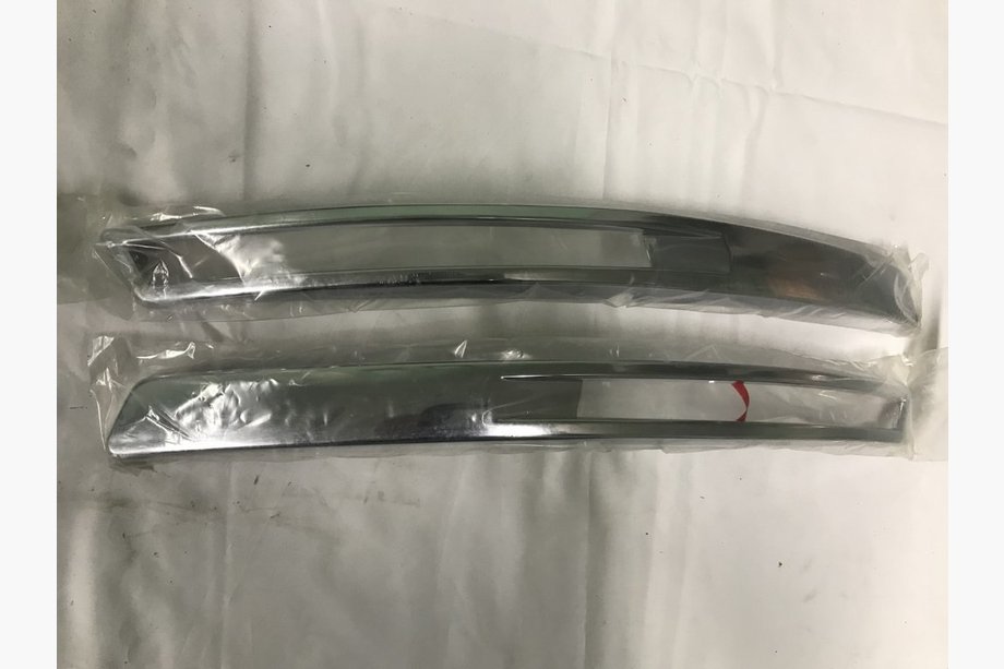 Volkswagen Passat B6 2006–2012 Zaščitni kromirani letvici za sprednji odbijač (2 kosa, ABS) Image