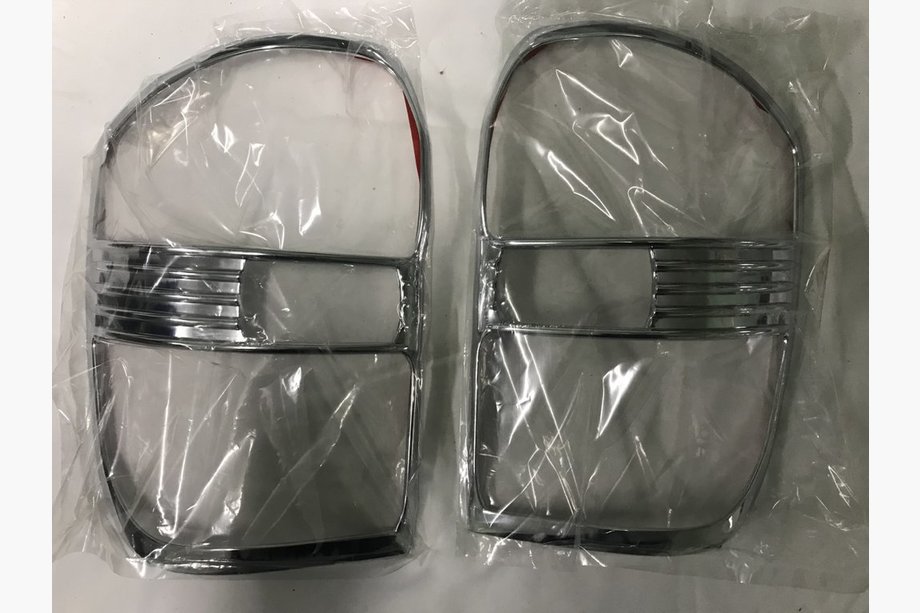 Toyota Rav 4 2001–2005 Pokrovi zadnjih luči 2001-2003 (2 kos, plastika) Image