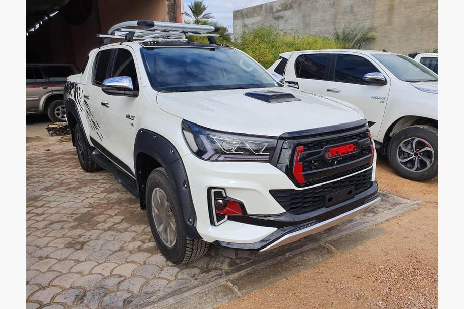 Toyota Hilux 2015– Sprednji žarometi Lexus-design V1 2015-2019 (2 kosa) Image