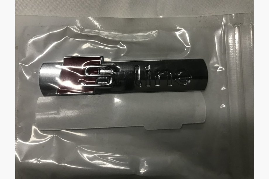 Audi Q7 2005–2015 Emblem S-Line (krom) Image