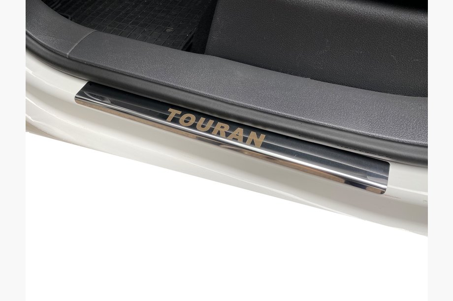 Volkswagen Touran 2010–2015 Vstopne letve pragov Carmos (4 kosi, nerjaveče jeklo) Image