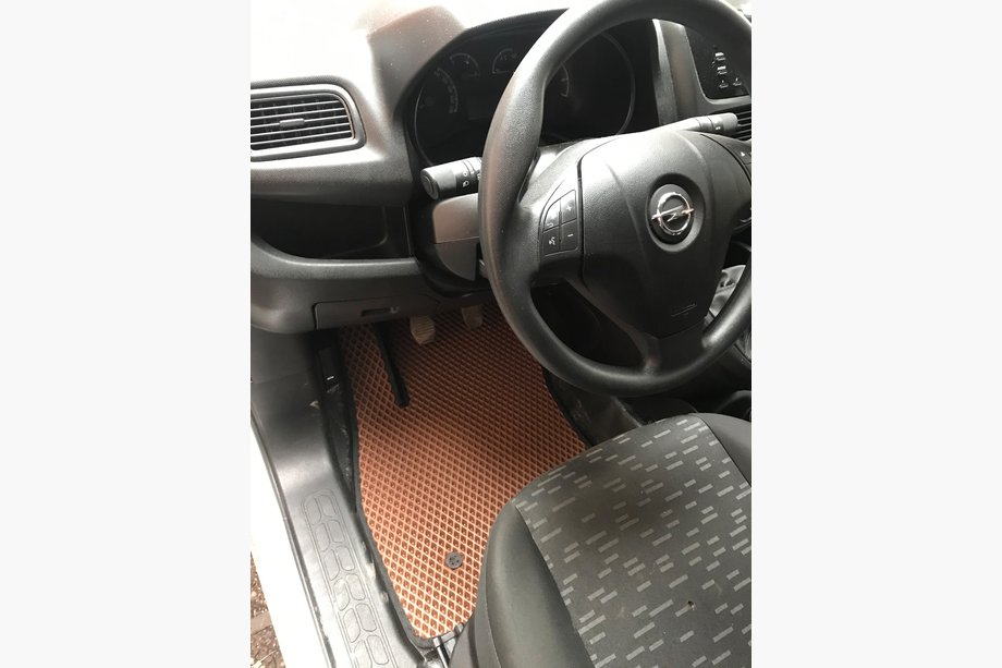 Opel Combo 2012–2018 EVA avtomobilske preproge (opečnati vzorec, sprednje) Image
