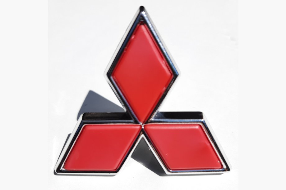 Mitsubishi Colt 1992–1996 Rdeč emblem (47 mm širina, 43 mm višina) Image
