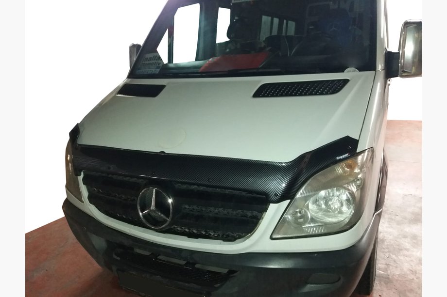 Mercedes Sprinter W906 2006–2018 Deflektor pokrova motorja v videzu karbona 2006-2013 (EuroCap) Image