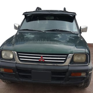 Vizir na vetrobransko steklo (črn sijaj, 5 mm) Mitsubishi L200 1996–2006 fotografija 1