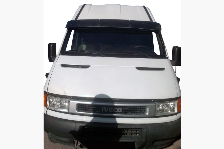 Iveco Daily 1999–2006 Vizir za vetrobransko steklo V1 (črna sijaj, 5 mm) Image