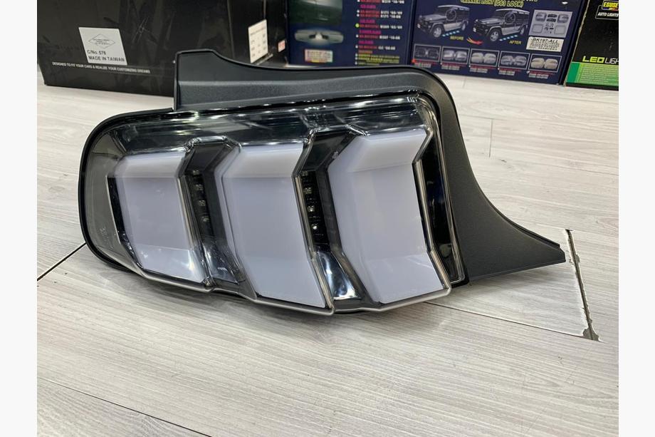 Ford Mustang 2015–2023 Zadnje luči (2 kosa, 2010-2015) Image