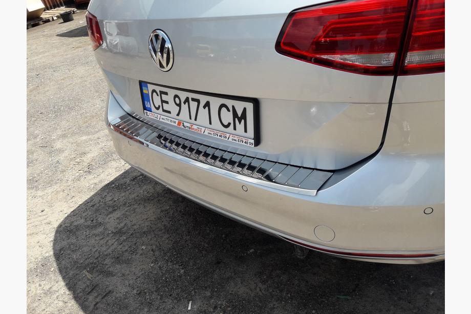 Volkswagen Passat B8 2015–2023 Kromirana letvica zadnjega odbijača Carmos V1 (SW) Fotografija 1