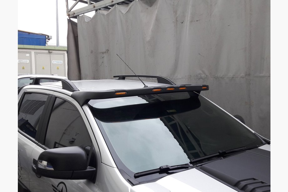 Volkswagen Amarok 2010–2022 Deflektor vetrobranskega stekla (LED) Image