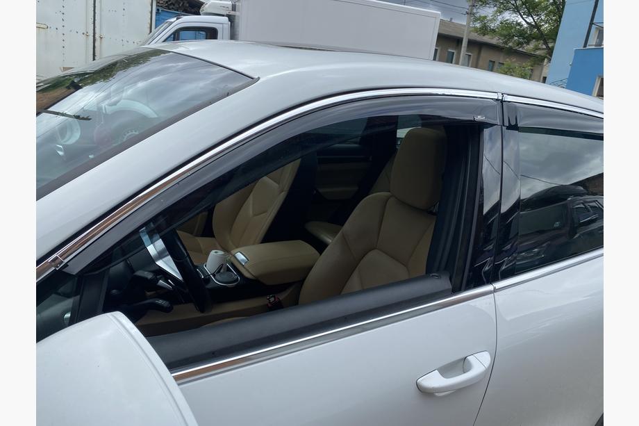 Porsche Cayenne 2010–2017 Vetrni deflektorji oken s kromiranim trakom (4 kosi, HIC) Image