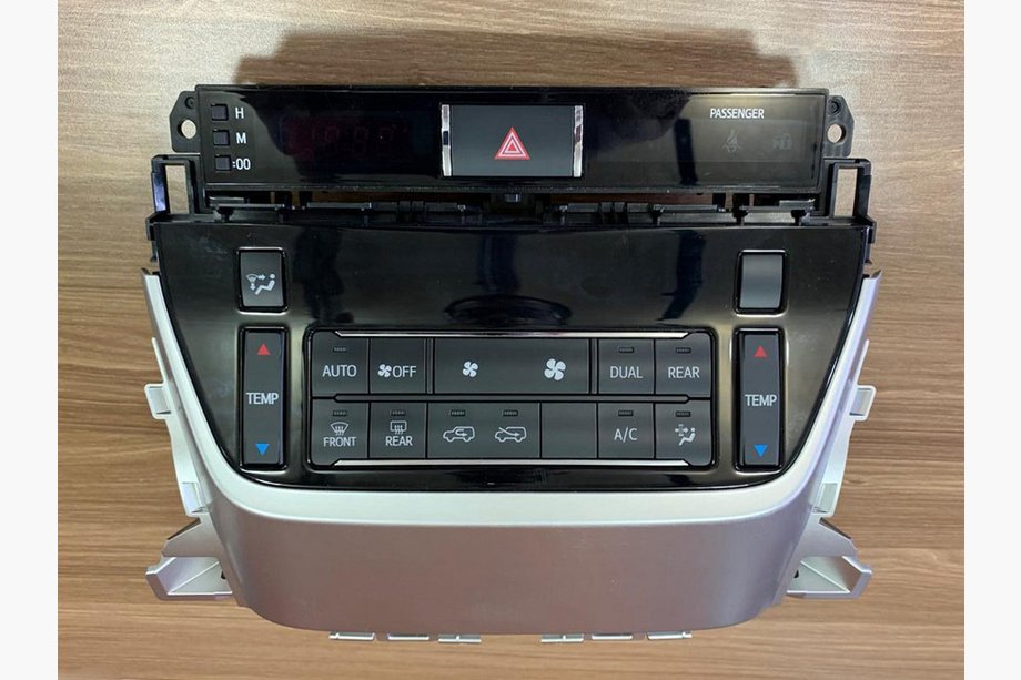 Toyota Land Cruiser 200 2007–2021 Krmilna enota Clima 2015+ Image