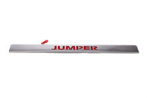 Citroen Jumper 2007–2025 Kromirana letev nad registrsko tablico z rdečo LED osvetlitvijo (nerjavno jeklo) fotografija 2