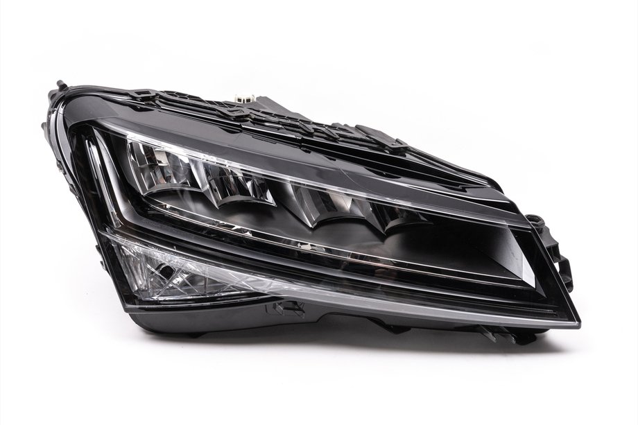 Skoda Superb 2015–2024 Sprednji LED žaromet (desni, original, rabljen) Image