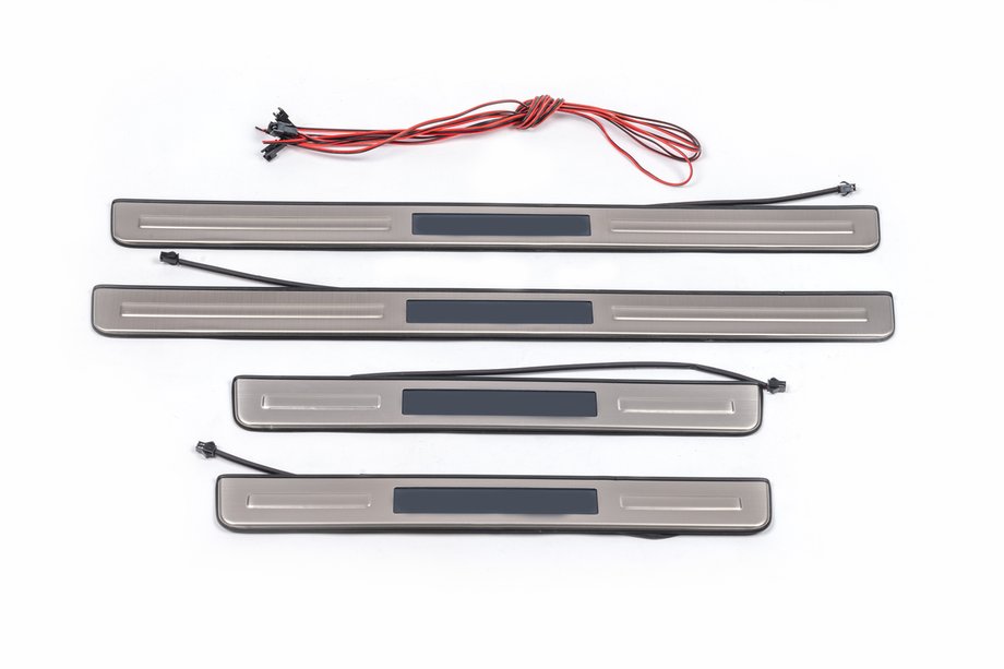 Toyota Land Cruiser 200 2007–2021 Osvetljene obloge pragov (4 kos) Image