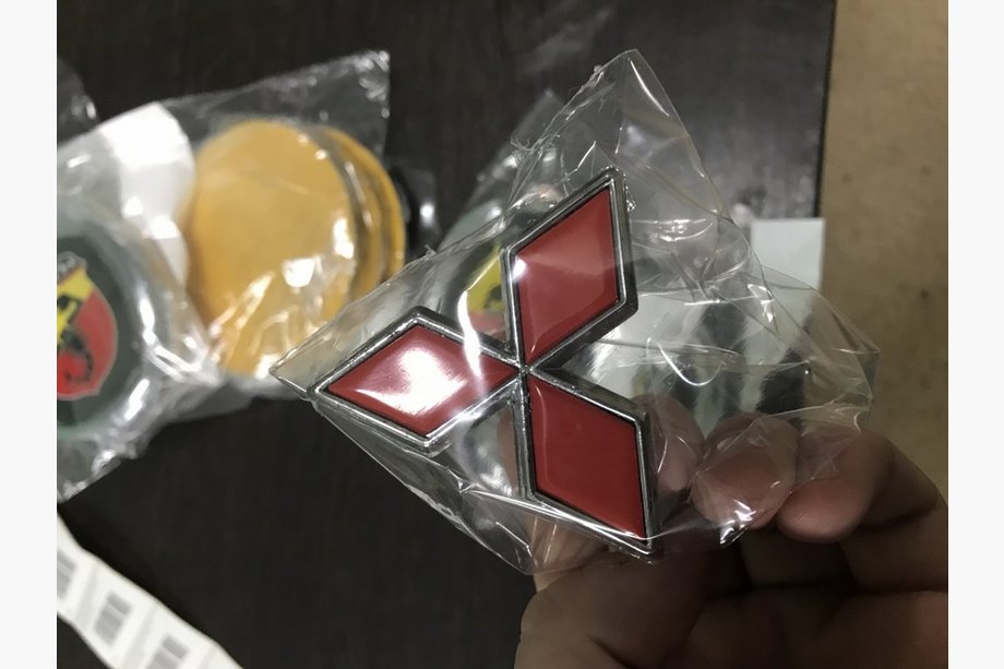 Mitsubishi Colt 1996–2004 Emblem 55 mm (rdeč) Image