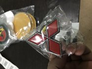 Mitsubishi Colt 1996–2004 Emblem 55 mm (rdeč) fotografija 1
