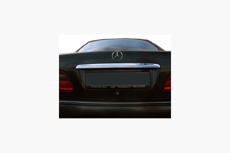 Mercedes razred C W203 2000–2007 Letvica nad registrsko tablico (plastika) Image