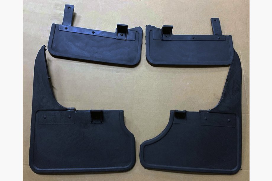 Volkswagen T5 Multivan 2003–2010 Turške blatne zavesice (plastične) Komplet blatnih zavesic Image