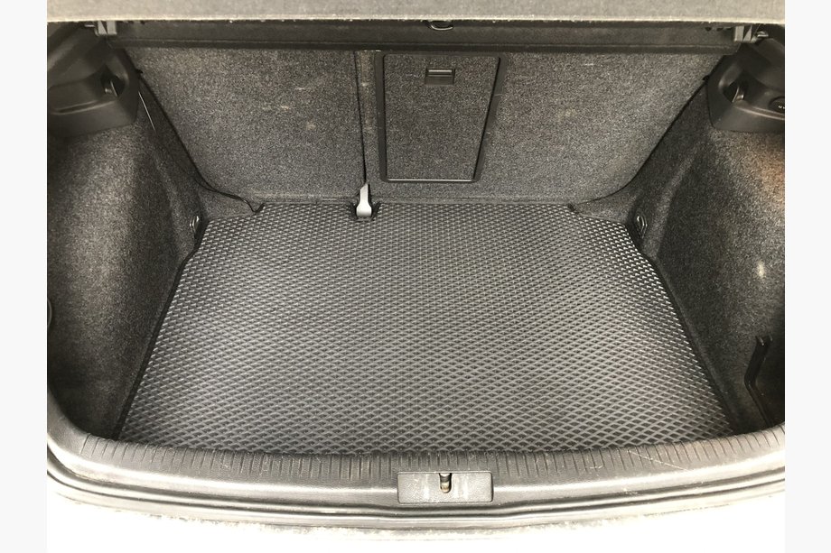 Volkswagen Golf 5 2003–2009 Preproga prtljažnika (HB, EVA, črna) Image