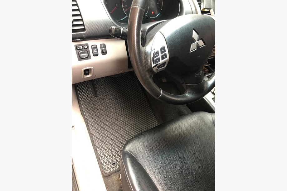 Mitsubishi Pajero Sport 2008–2015 EVA avtomobilske preproge (črne) Image