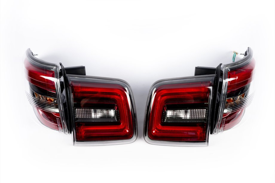 Nissan Armada 2016–2024 Zadnje LED luči (dizajn 2019) Image
