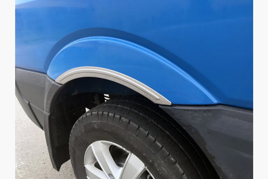 Volkswagen Crafter 2006–2016 Ozke obrobe kolotekov (4 kosi, nerjaveče jeklo) Image