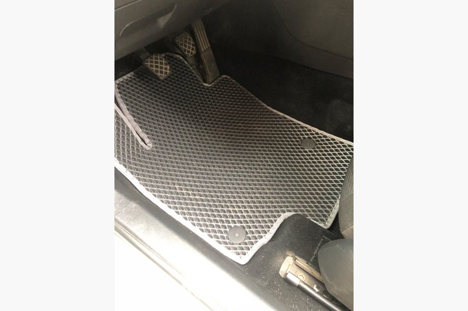 Volkswagen Golf 6 2008–2014 EVA avtomobilske preproge (črne) Fotografija 5