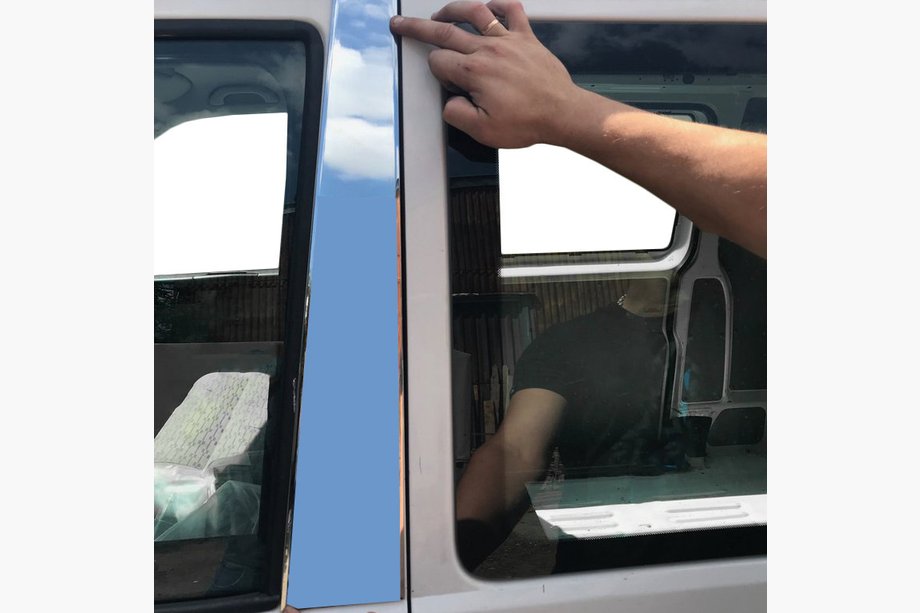 Volkswagen T5 Multivan 2003–2010 Znižano! Kromirane obloge stebričkov (leva stran) Image